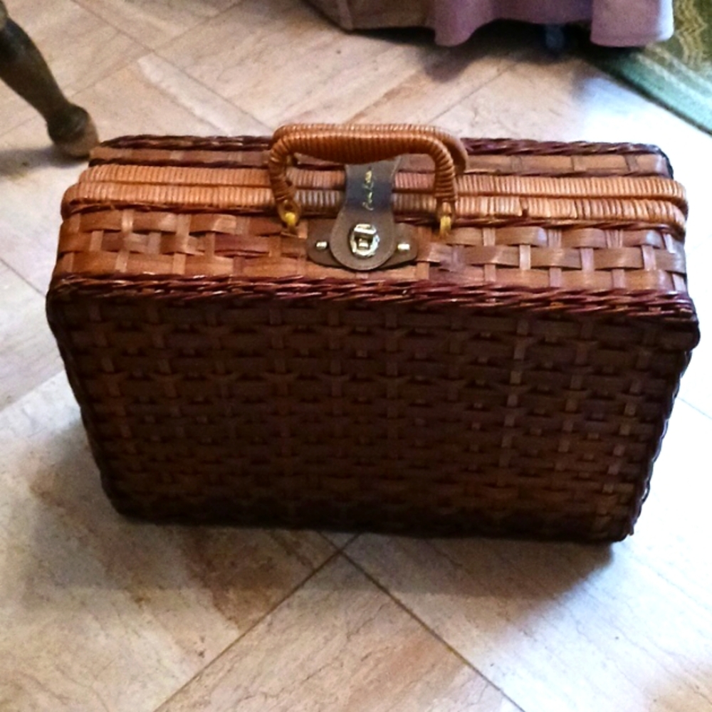 Vintage BEAU RIVAGE Wicker Picnic Basket Place Setting for 4 New* β±οΈ - Picture 2 of 9